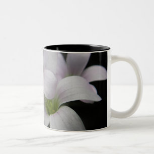 De Café Em Dois Tons Caneca roxa das flores