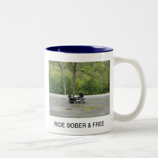 De Café Em Dois Tons Caneca sóbrio e livre