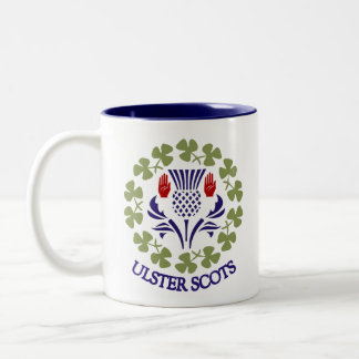 De Café Em Dois Tons Caneca Ulster-Escocesa do cardo & do trevo