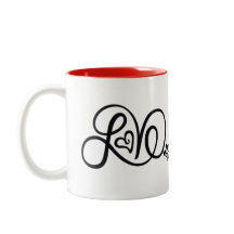 Caneca vermelha do amor com logotipo da KP