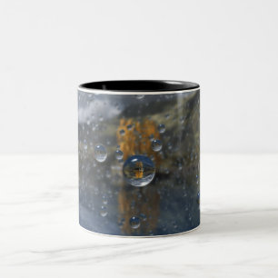 De Café Em Dois Tons Chuva na caneca