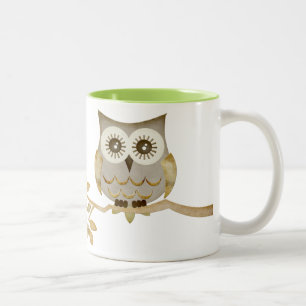 De Café Em Dois Tons Coruja larga dos olhos na caneca da árvore