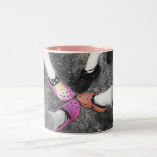 De Café Em Dois Tons Crocs colorido & caneca macia dos calçados