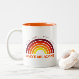 De Café Em Dois Tons Deixe-me a caneca engraçada sozinha do Dois-Tom do