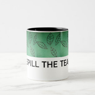 DE CAFÉ EM DOIS TONS DERRAME A CANECA DO CHÁ