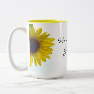 De Café Em Dois Tons Espreitando caneca da avó do mundo do girassol a