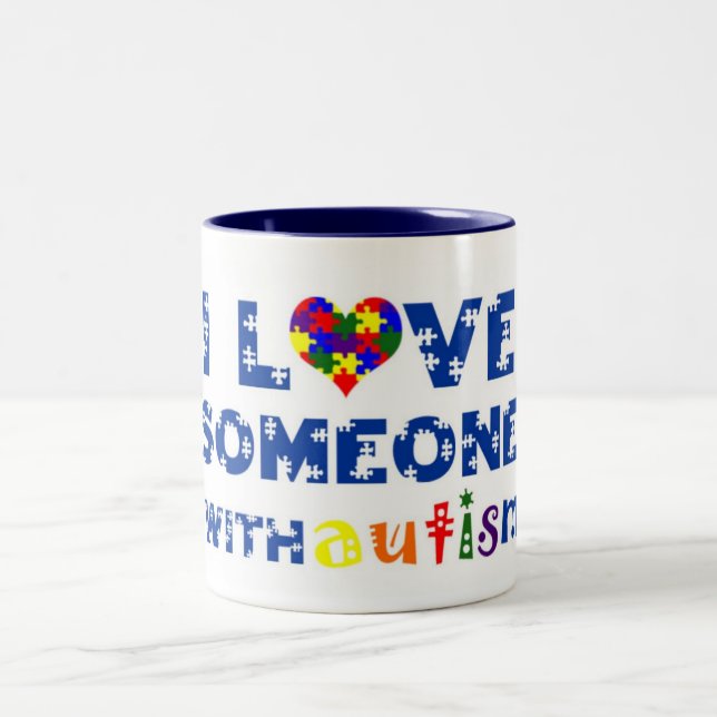 De Café Em Dois Tons Eu amo alguém com caneca do autismo (Centro)