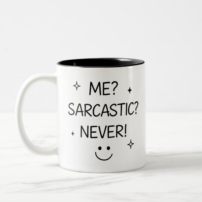 De Café Em Dois Tons Eu? Sarcástico? Nunca! – Caneca Divertida (Esquerda)