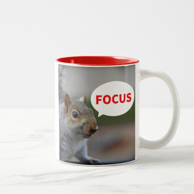 De Café Em Dois Tons Foco! Nenhuma caneca engraçada Squirreling (Direita)