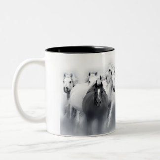 De Café Em Dois Tons home run da caneca com as éguas árabes do cavalo