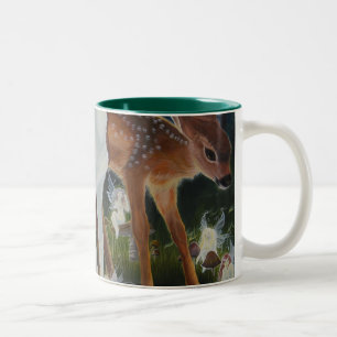 De Café Em Dois Tons Jovem corça e caneca das fadas