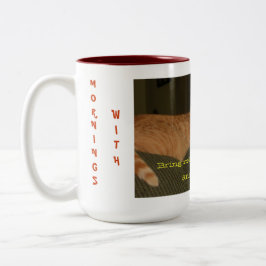 De Café Em Dois Tons Manhãs com a grande caneca do gato