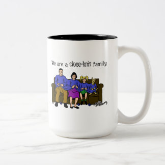 De Café Em Dois Tons Nós somos uma caneca da família estreitamente