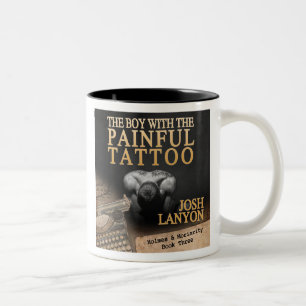 De Café Em Dois Tons O menino com a caneca dolorosa do tatuagem