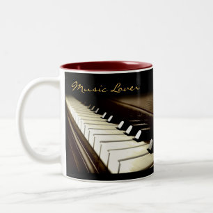 De Café Em Dois Tons O PIANO FECHA a caneca do bebendo do melómano