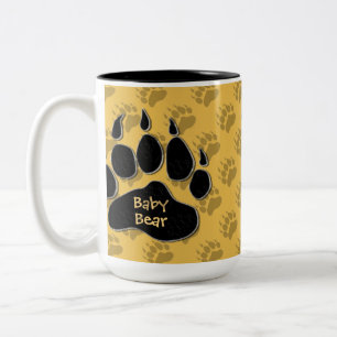 De Café Em Dois Tons O urso do bebê caçoa a caneca da família