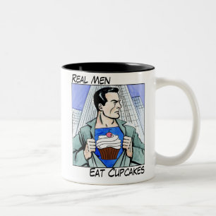 De Café Em Dois Tons Os homens reais comem a caneca dos cupcakes