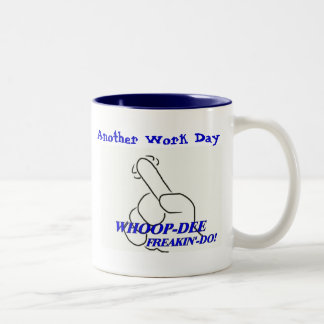 De Café Em Dois Tons Outros trabalham a caneca do dia