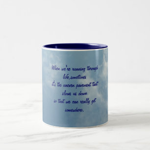 De Café Em Dois Tons Quando nós funcionarmos através da caneca da vid