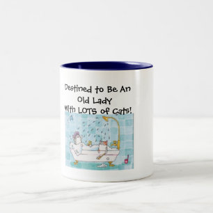 De Café Em Dois Tons Senhora idosa com caneca dos gatos