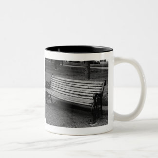De Café Em Dois Tons Termine a caneca preto e branco