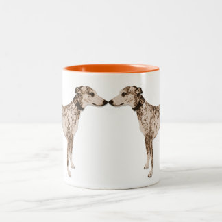 De Café Em Dois Tons Whippet beija a caneca