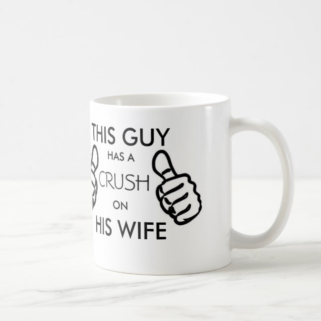 De Café Esta cara tem um esmagamento em sua caneca da (Direita)