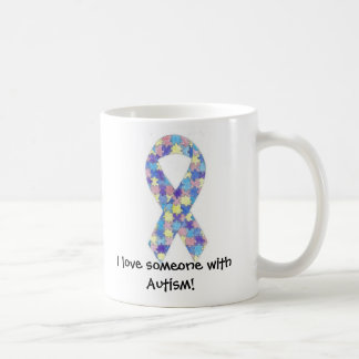 De Café Eu amo alguém com caneca do autismo
