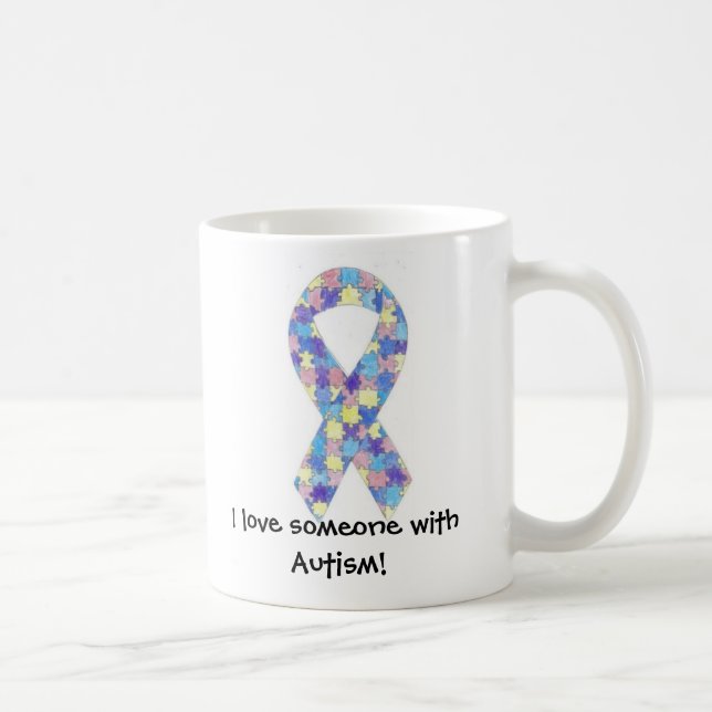 De Café Eu amo alguém com caneca do autismo (Direita)