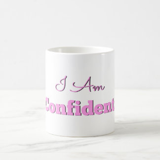 De Café Eu estou seguro no rosa na caneca branca