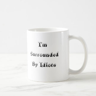 De Café Eu sou cercado por idiota - caneca