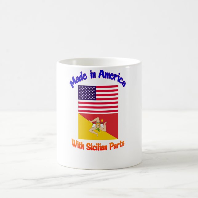 De Café Feito em América com a caneca siciliano das peças (Centro)