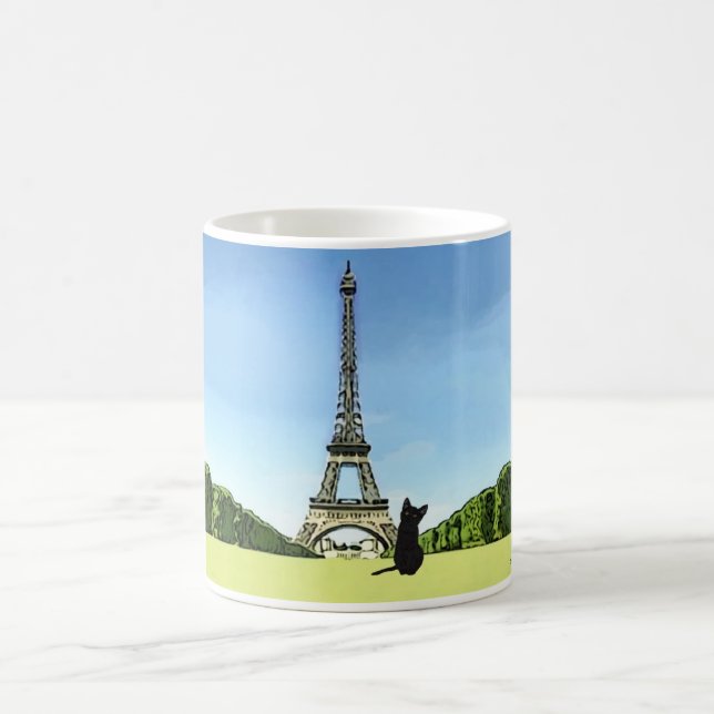 De Café Gatinho preto na frente da caneca da torre Eiffel (Centro)