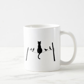 De Café gato entre a caneca dos pombos