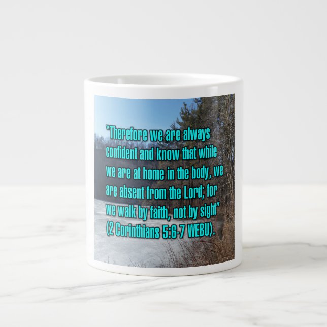 De Café Grande 2 Coríntios 5:6–7 WEBU Caneca (Frente)