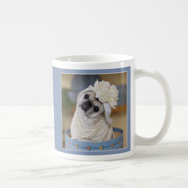 De Café Gretta aumentou na caneca do Pug das pérolas (Direita)