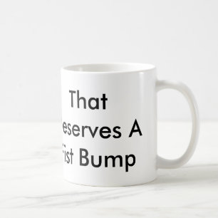 De Café Isso merece uma caneca da colisão 11oz do punho