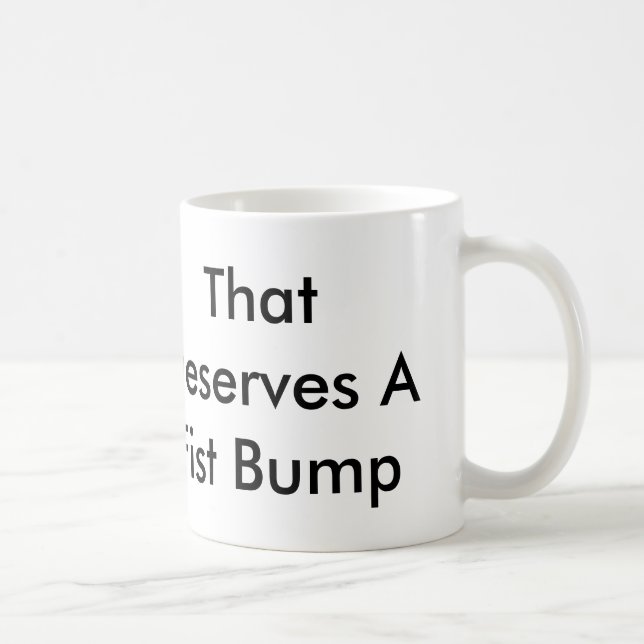 De Café Isso merece uma caneca da colisão 11oz do punho (Direita)