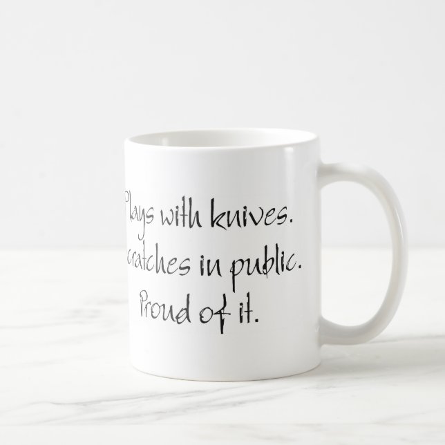 De Café "Joga com caneca do Scratchboard das facas…" (Direita)