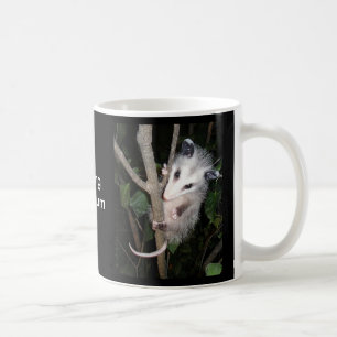 De Café Jogando a caneca do gambá