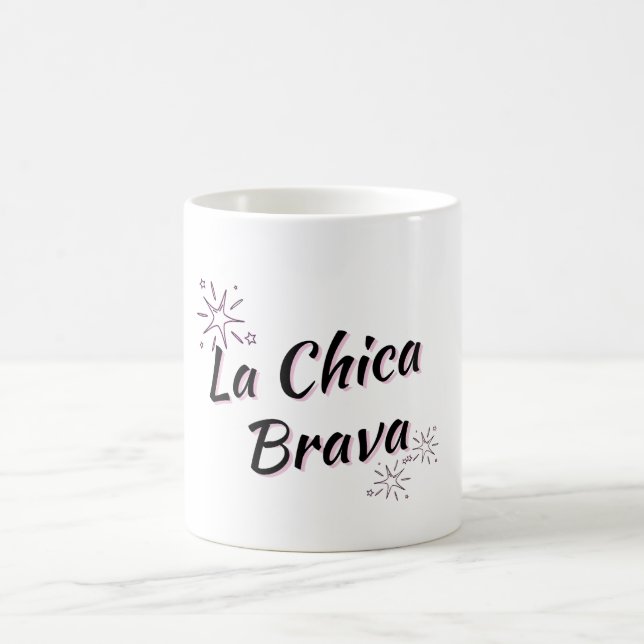 DE CAFÉ "LA CHICA BRAVA" CANECA - GAROTA FEROZ (Centro)