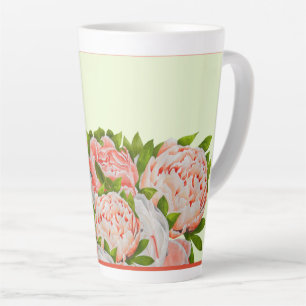 De Café Latte Peônias cortadas numa caneca latta grande