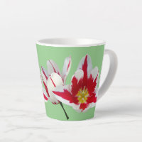 Tulipas brancas vermelhas Fechar a caneca verde-cl