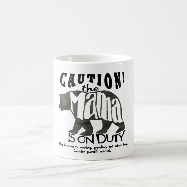 De Café Mama Carregamento Dever: Cuidado! Caneca engraçada (Centro)