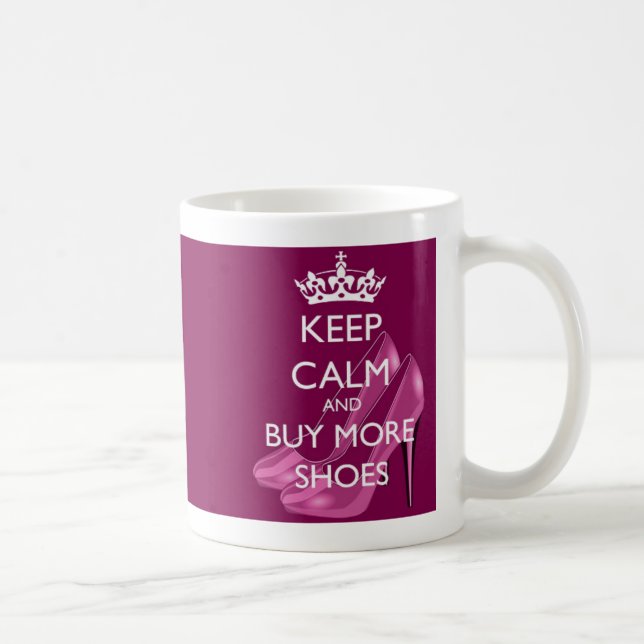 De Café Mantenha a calma e compre mais caneca dos calçados (Direita)