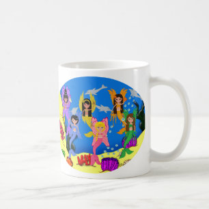 De Café Merfairies no oceano com caneca dos golfinhos