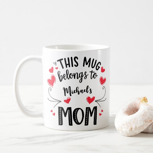 De Café Mug da mãe personalizada - Esta caneca pertence à  (Com Donut)