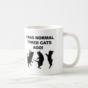De Café Normal Há Três Gatos Engraçados Mug ou Caneca d
