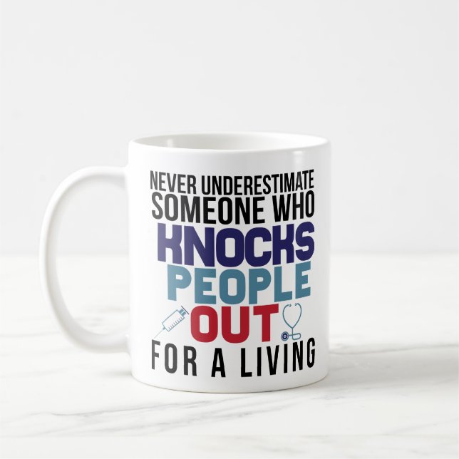 De Café Nunca subestime a caneca do Anesthetist CRNA da (Esquerda)
