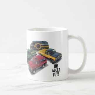De Café O adulto brinca a caneca